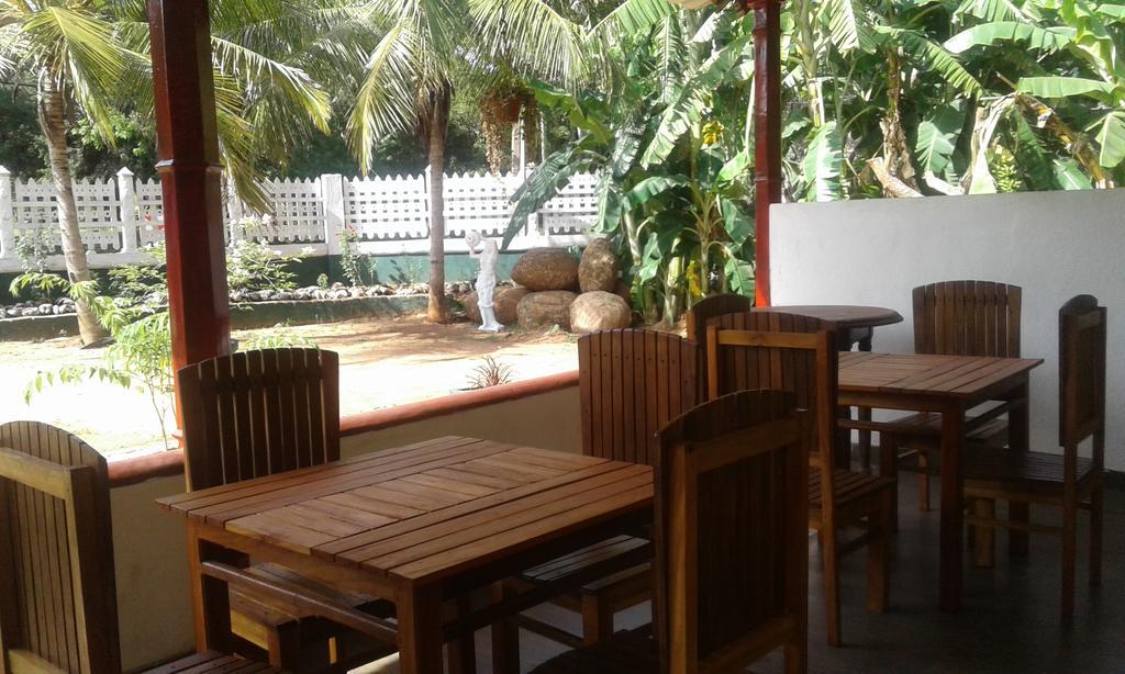 Hotel Flamingo อนุราธปุระ ภายนอก รูปภาพ