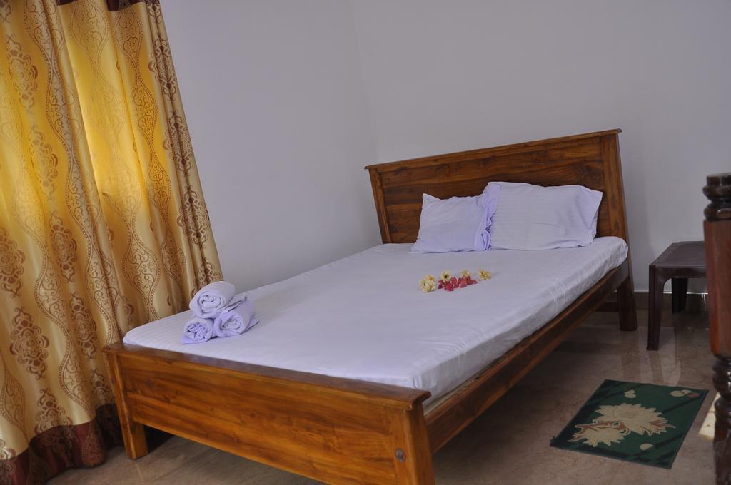 Hotel Flamingo อนุราธปุระ ภายนอก รูปภาพ